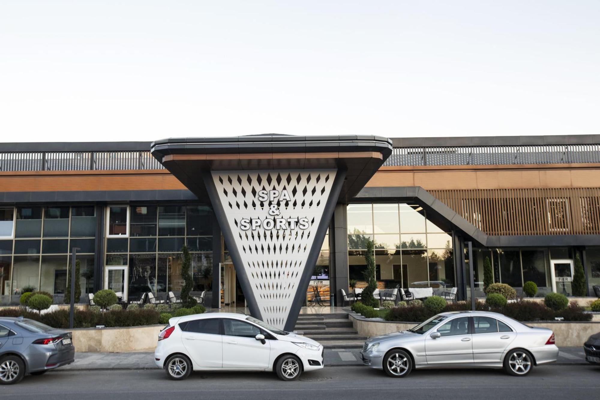 מלון קייסרי Fier Life Center מראה חיצוני תמונה