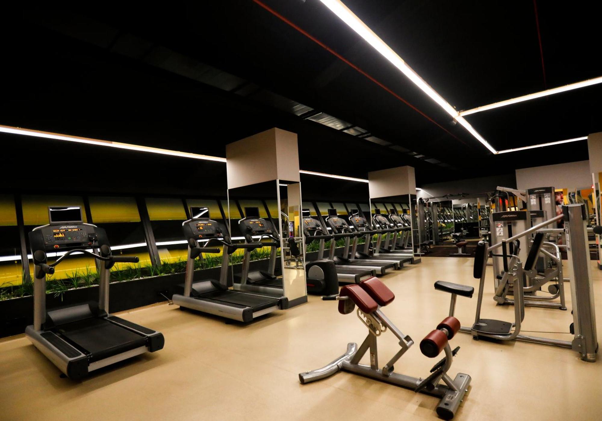 מלון קייסרי Fier Life Center מראה חיצוני תמונה